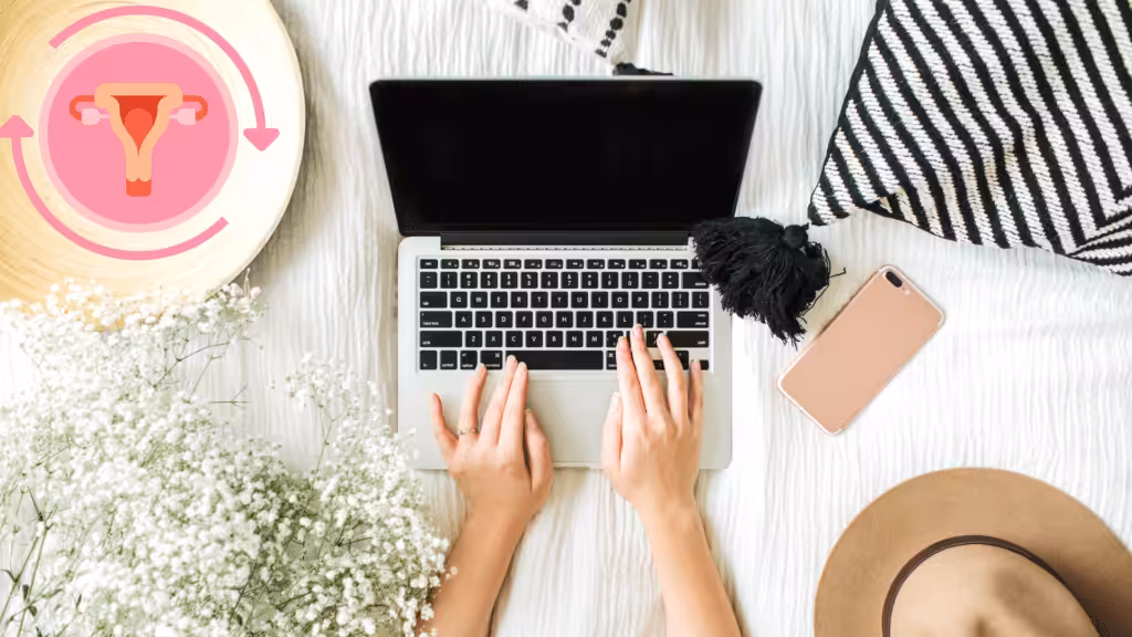 Lernen mit Leichtigkeit_Ein geöffneter laptop mit Frauenhänden auf der Tastatur